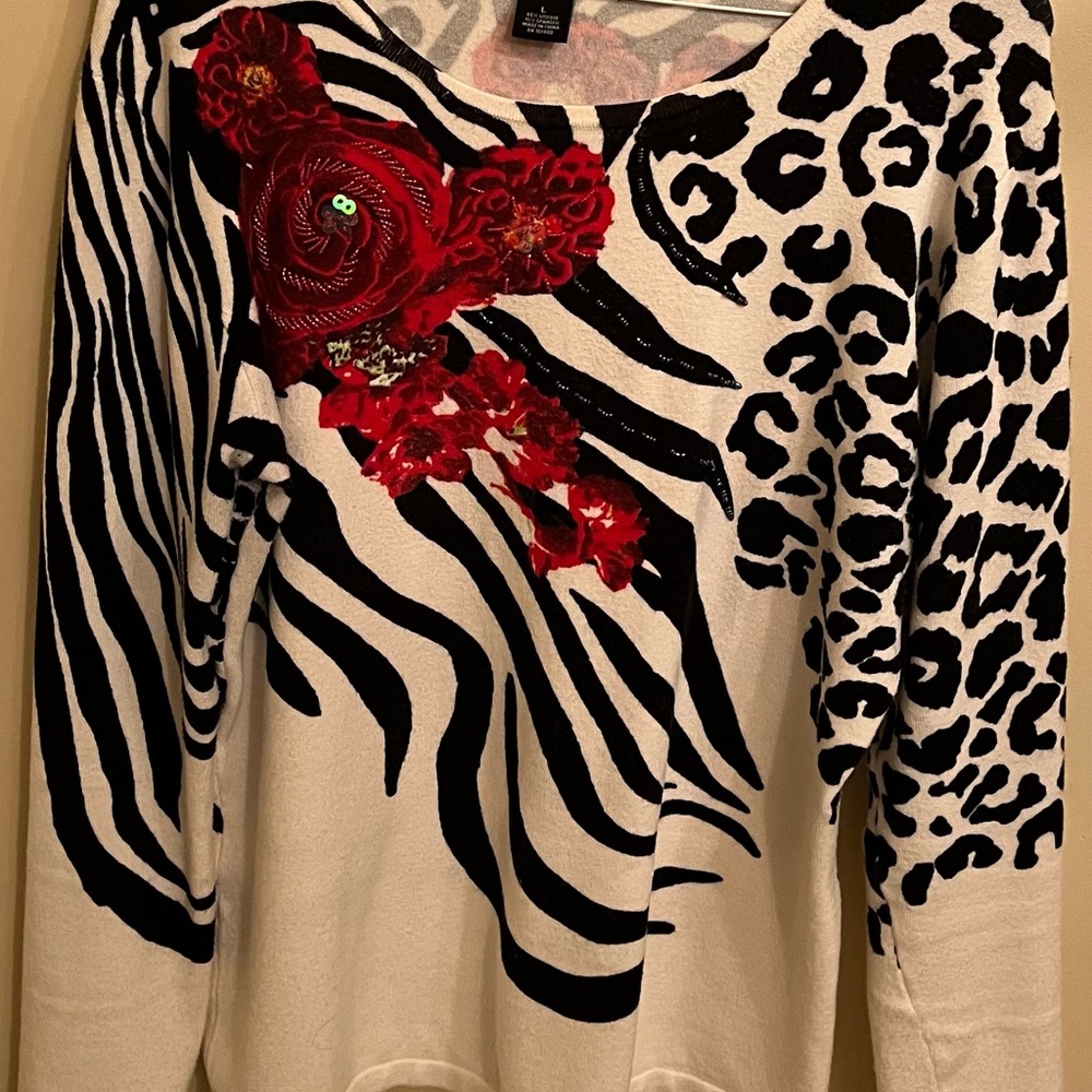 Peck & Peck women’s top, Large, with small beading, off white with black & red